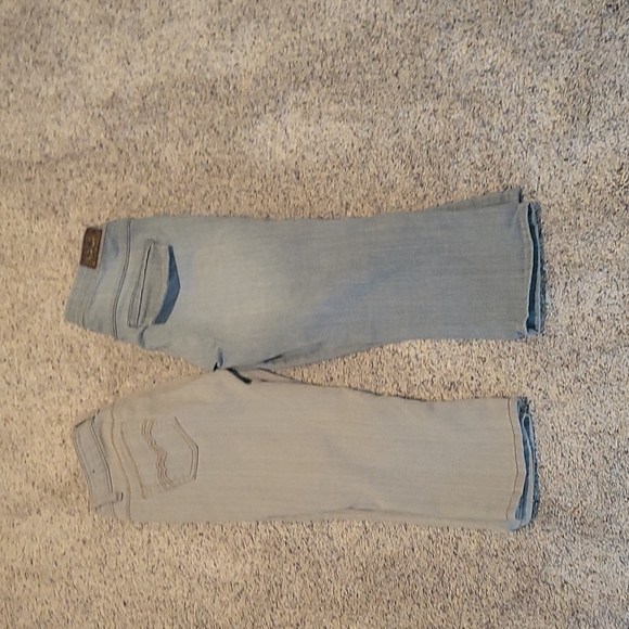 Light Blue Capri Jeans. Size: 3/4 - Picture 2 of 2